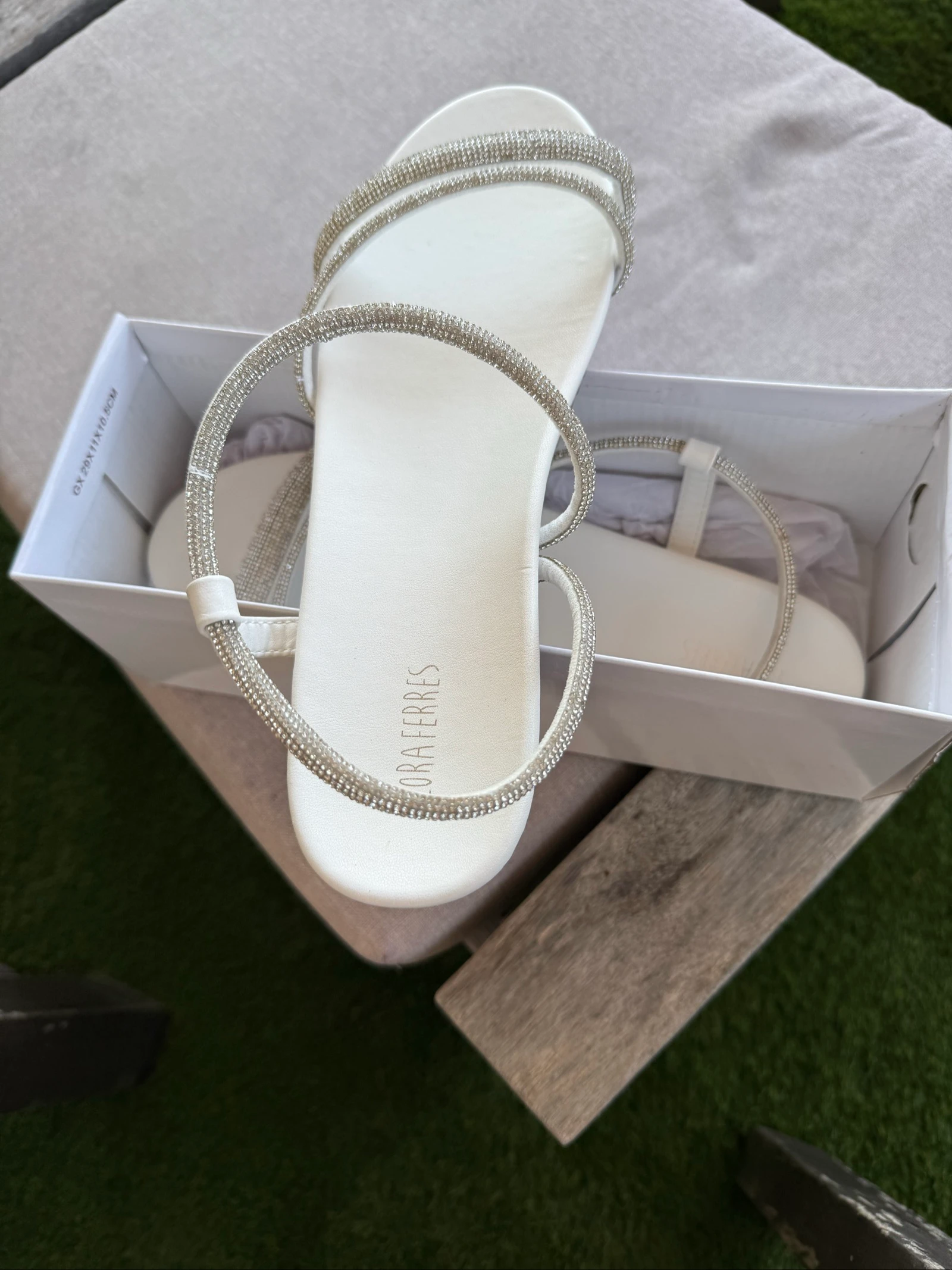 White flat sandals with rhinestone straps Lora Ferres – photo 6